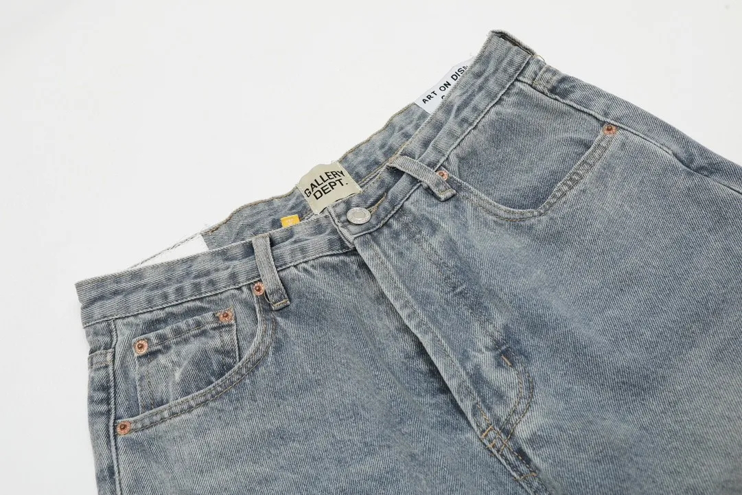 #8116 P260💰 Independent GALLERY DEPT. Vintage spliced cross loose washed flared jeans - truly restore the ultimate texture of Vintage - original hardware accessories, washed and other elevators, QR code analysis are all purchased from the original factory, high degree of restoration, welcome to compare with certain products ~ - three-dimensional version, loose and comfortable, not picky about the figure, taller and slimmer, factory Seiko, original quality control, same style for men and women, can be matched with couples, versatile recommendation, must-have jeans for all seasons -Size: 28 30 32 34 36